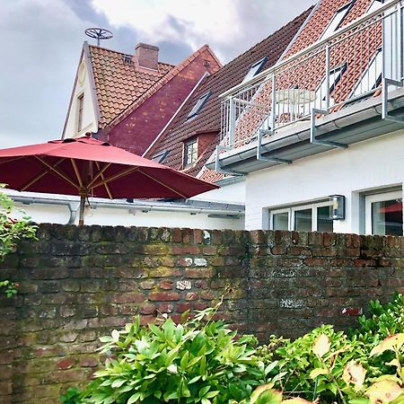 Gaestehaus Kajuete Direkt Am Wasser Friedrichstadt Exteriör bild