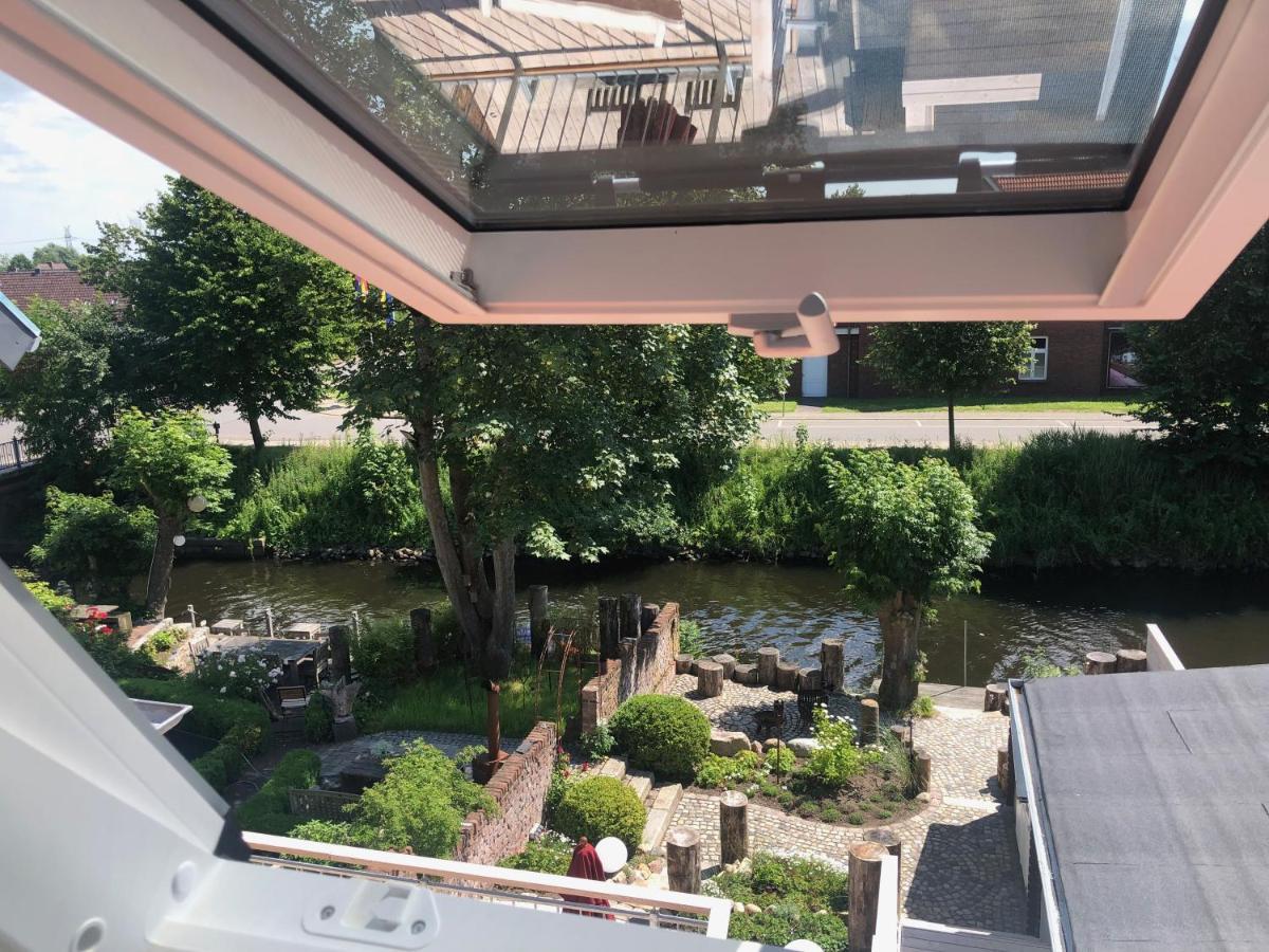 Gaestehaus Kajuete Direkt Am Wasser Friedrichstadt Exteriör bild