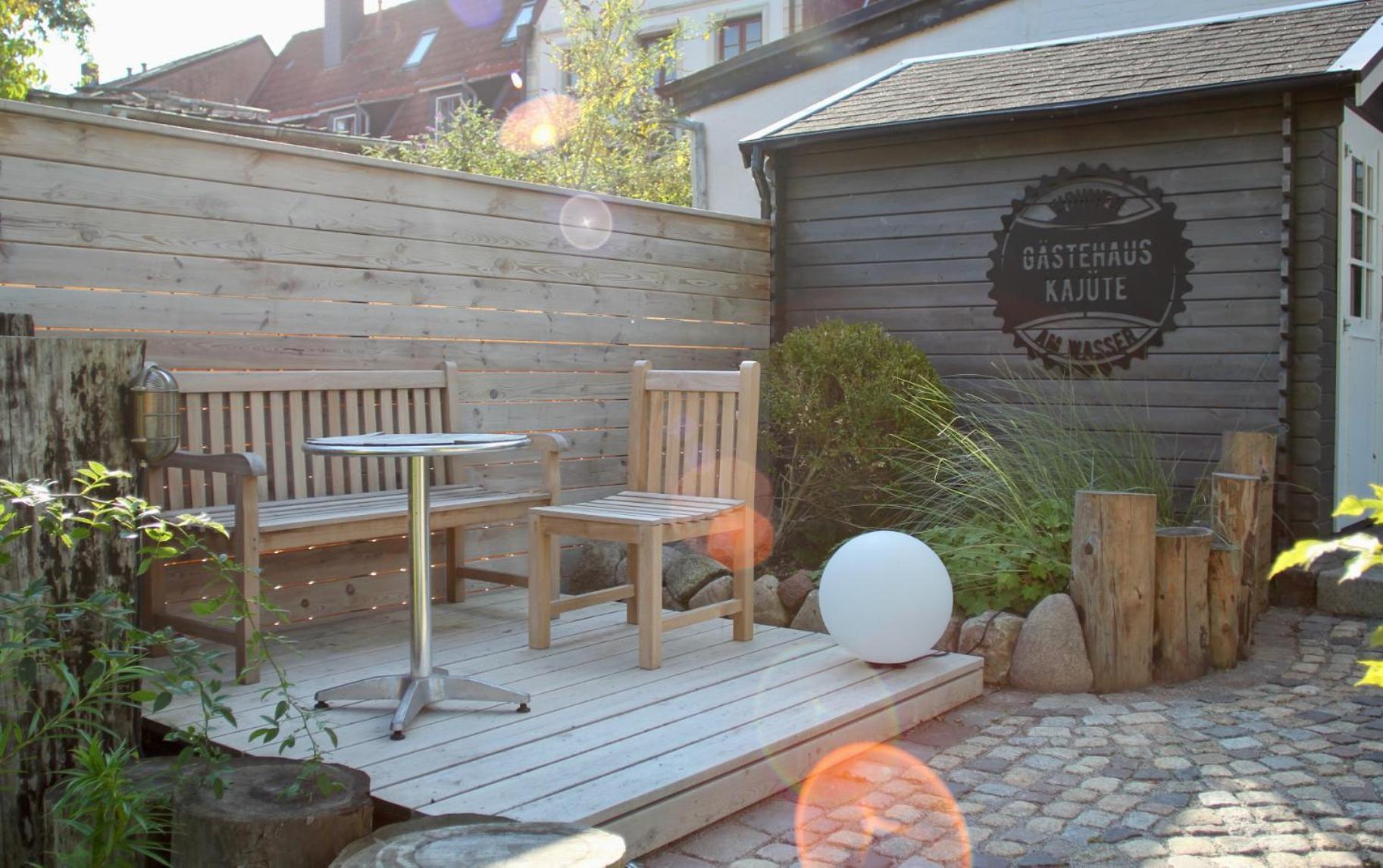Gaestehaus Kajuete Direkt Am Wasser Friedrichstadt Exteriör bild