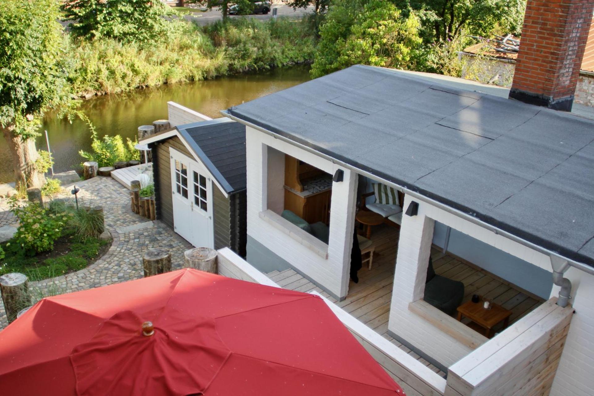 Gaestehaus Kajuete Direkt Am Wasser Friedrichstadt Exteriör bild