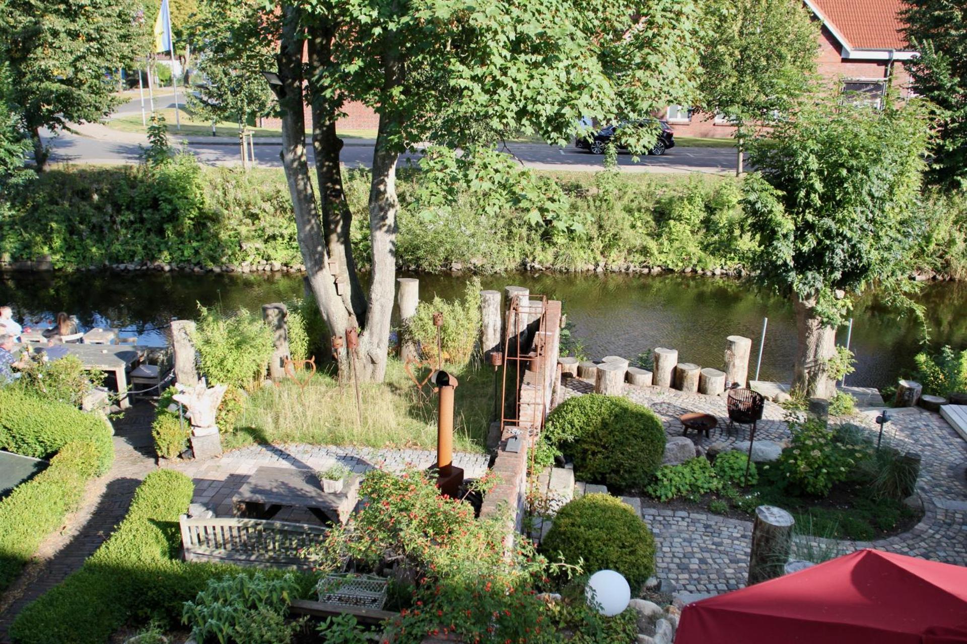 Gaestehaus Kajuete Direkt Am Wasser Friedrichstadt Exteriör bild